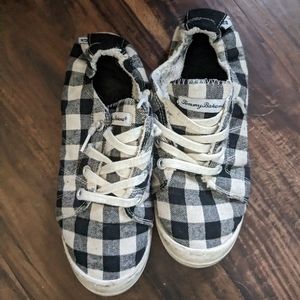 Women's size 7 plaid sneakers